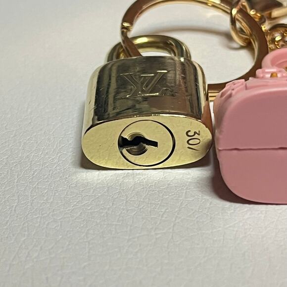Louis Vuitton Brass Lock #307 - w/ Pink Mini Fashion Handbag Keychain - Picture 5 of 6